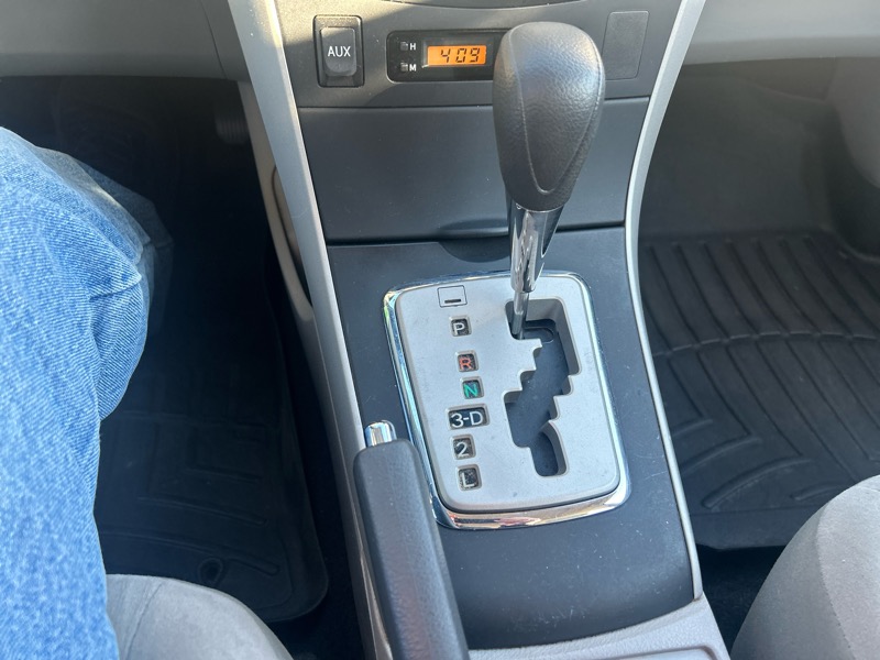 Toyota Corolla 4dr Sdn LE Auto 2010