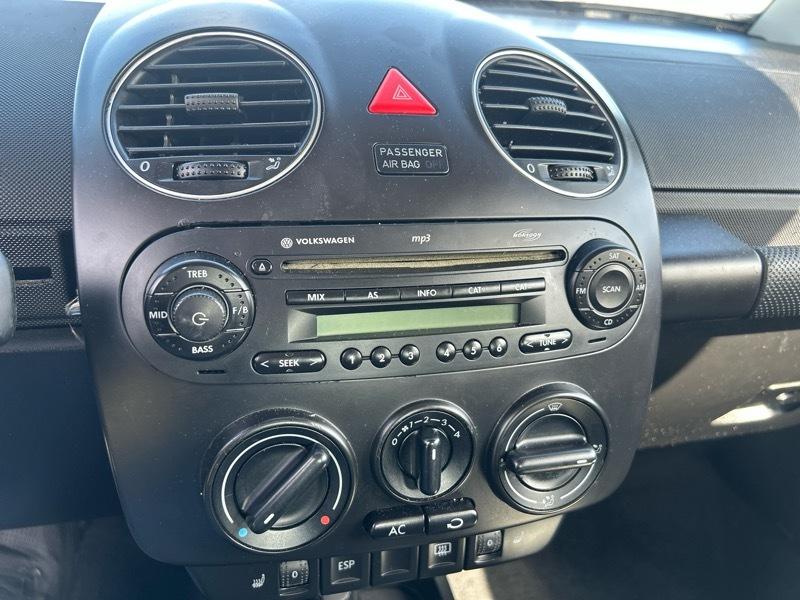 Volkswagen New Beetle S PZEV 2009