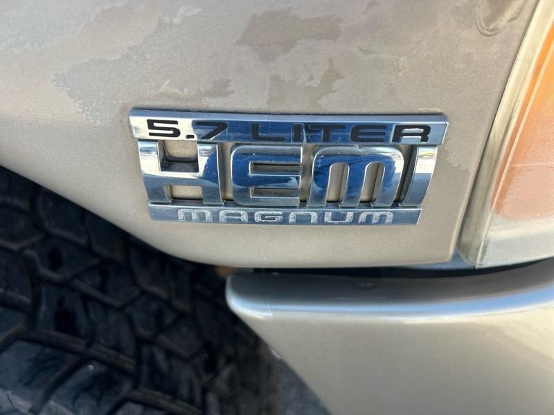 Dodge Ram 1500 4dr Quad Cab 140.5 4WD SLT 2005