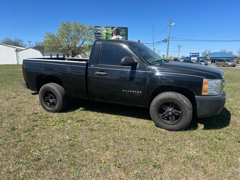 2007 Chevrolet Silverado 1500 Regular Cab Short Bed 4WD
