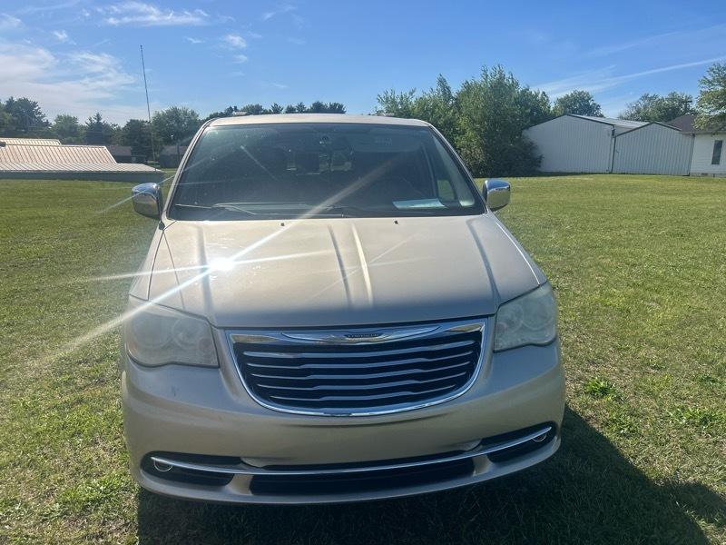 Chrysler Town & Country Touring-L 2012