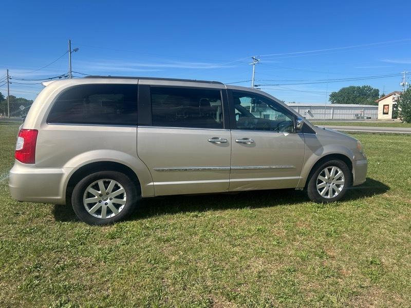Chrysler Town & Country Touring-L 2012