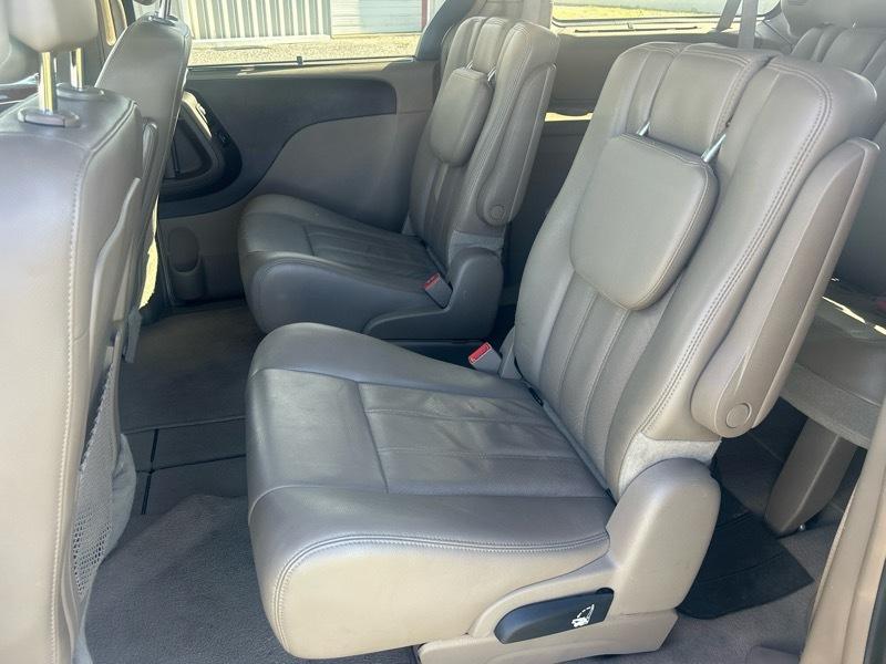 Chrysler Town & Country Touring-L 2012