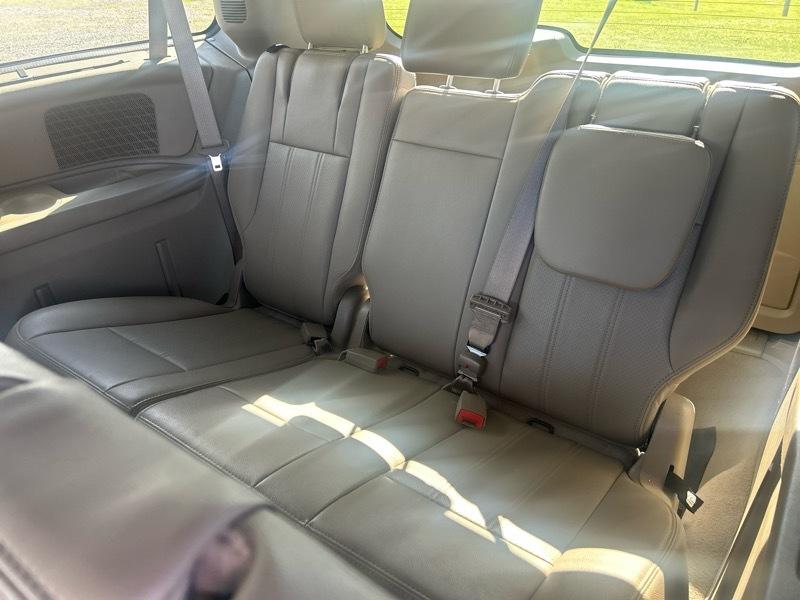 Chrysler Town & Country Touring-L 2012