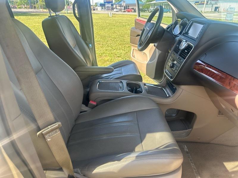 Chrysler Town & Country Touring-L 2012