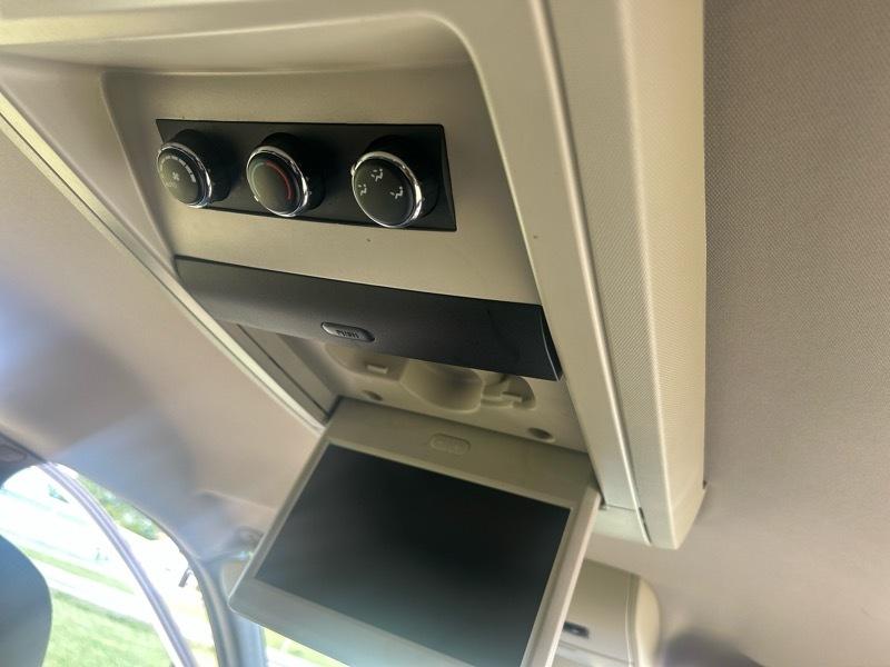 Chrysler Town & Country Touring-L 2012