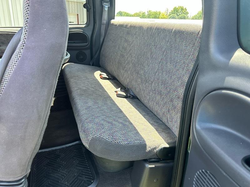 Dodge Ram 1500 4WD Reg Cab 120.5" Sport 2001