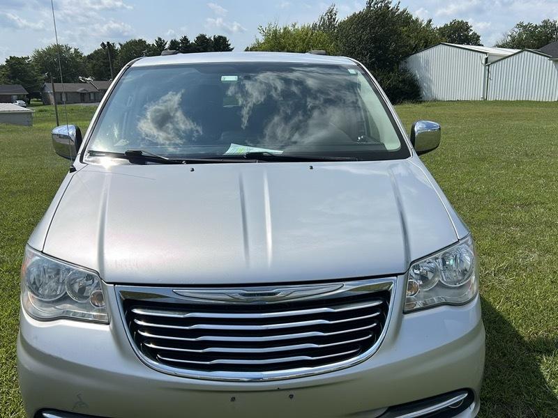 Chrysler Town & Country Touring-L 2011