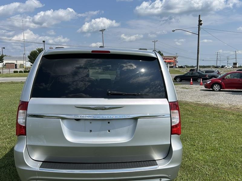 Chrysler Town & Country Touring-L 2011