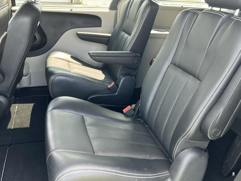 Chrysler Town & Country Touring-L 2011
