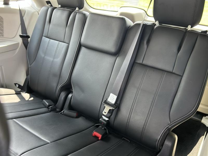 Chrysler Town & Country Touring-L 2011