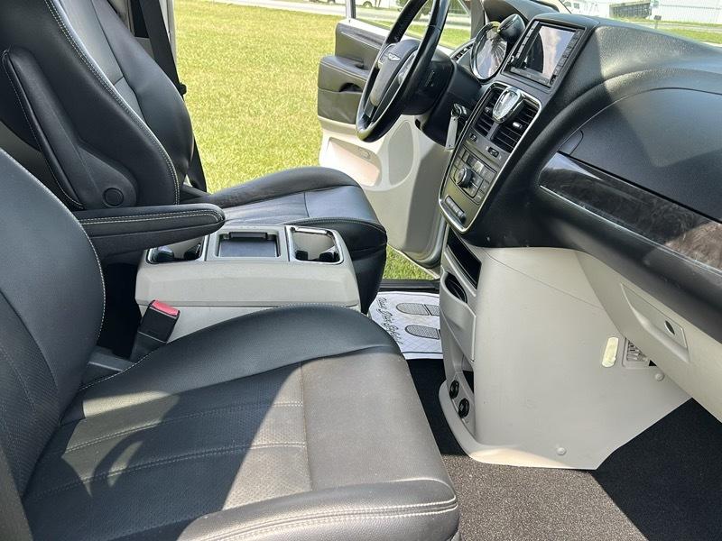Chrysler Town & Country Touring-L 2011