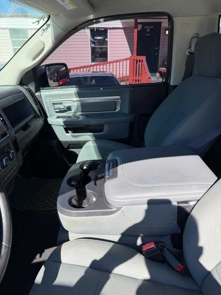 RAM 1500 2WD Crew Cab 140.5" Sport 2016