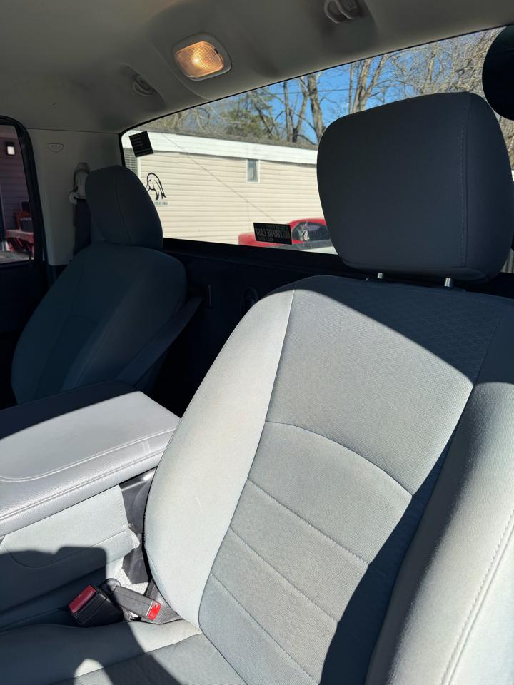 RAM 1500 2WD Crew Cab 140.5" Sport 2016