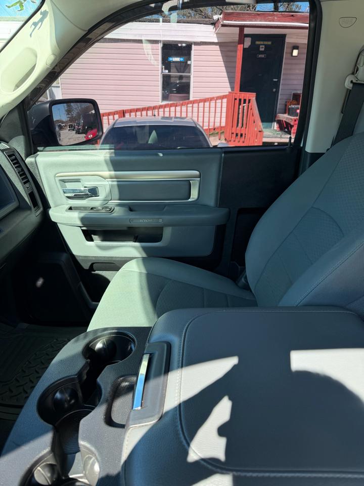 RAM 1500 2WD Crew Cab 140.5" Sport 2016