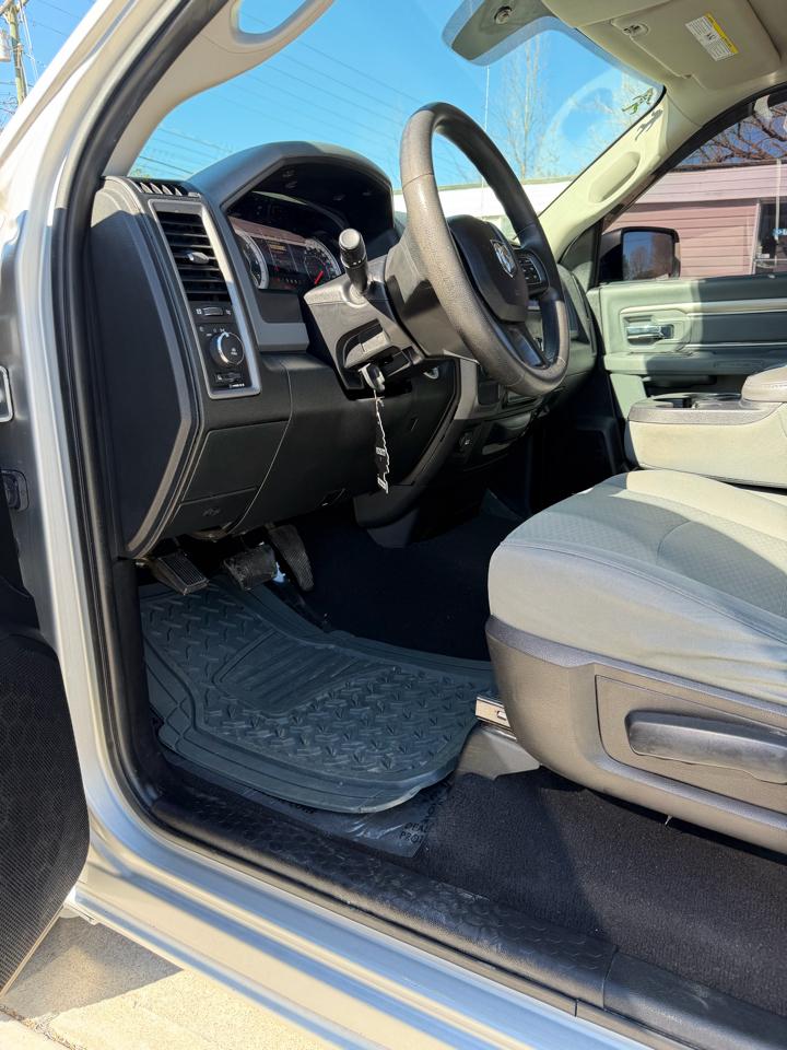 RAM 1500 2WD Crew Cab 140.5" Sport 2016