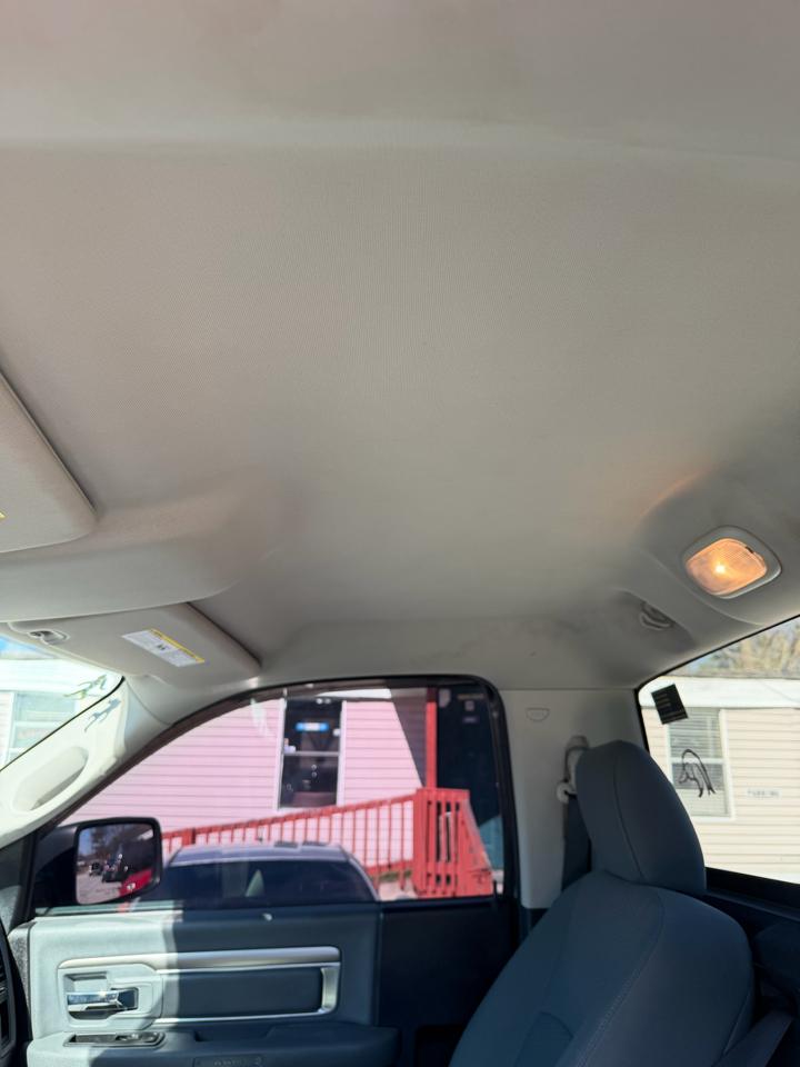 RAM 1500 2WD Crew Cab 140.5" Sport 2016