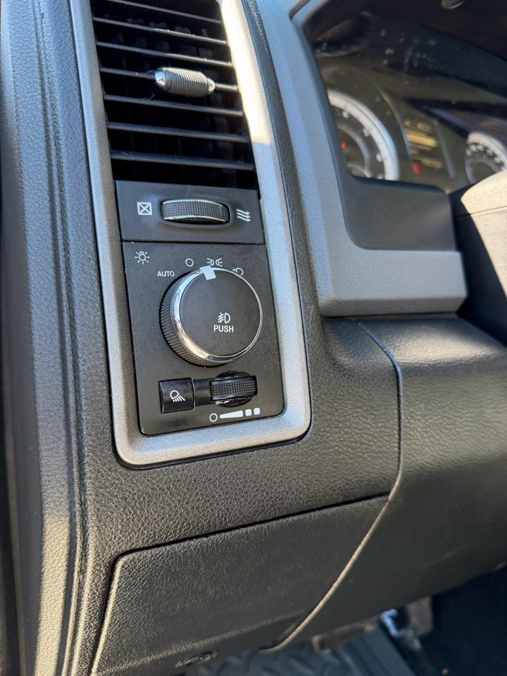 RAM 1500 2WD Crew Cab 140.5" Sport 2016