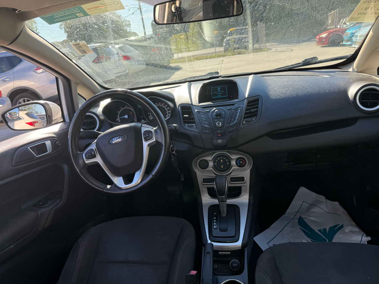 Ford Fiesta SE Hatchback 2015 Ford Fiesta SE Hatchback 2015
