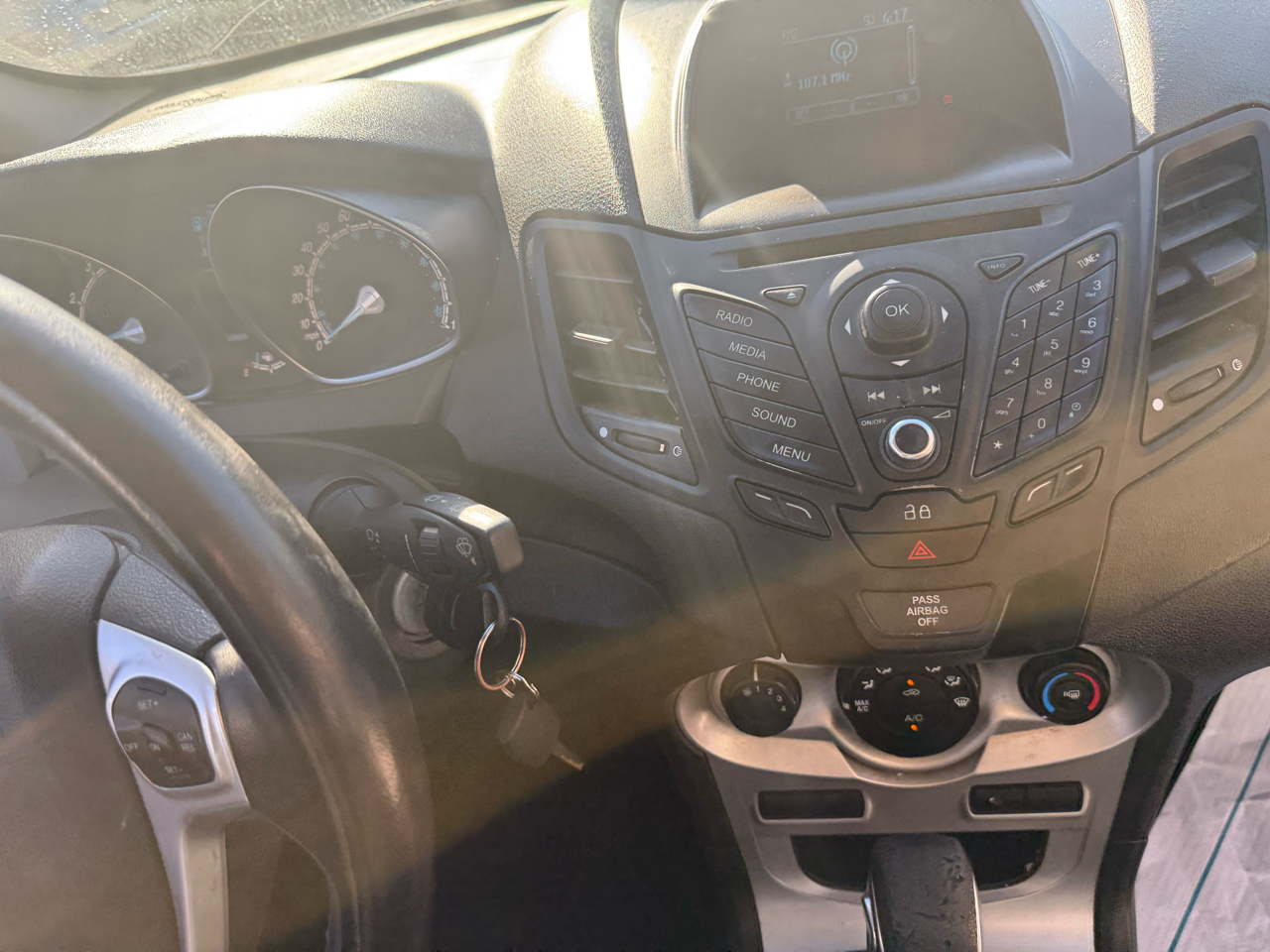 Ford Fiesta SE Hatchback 2015 Ford Fiesta SE Hatchback 2015