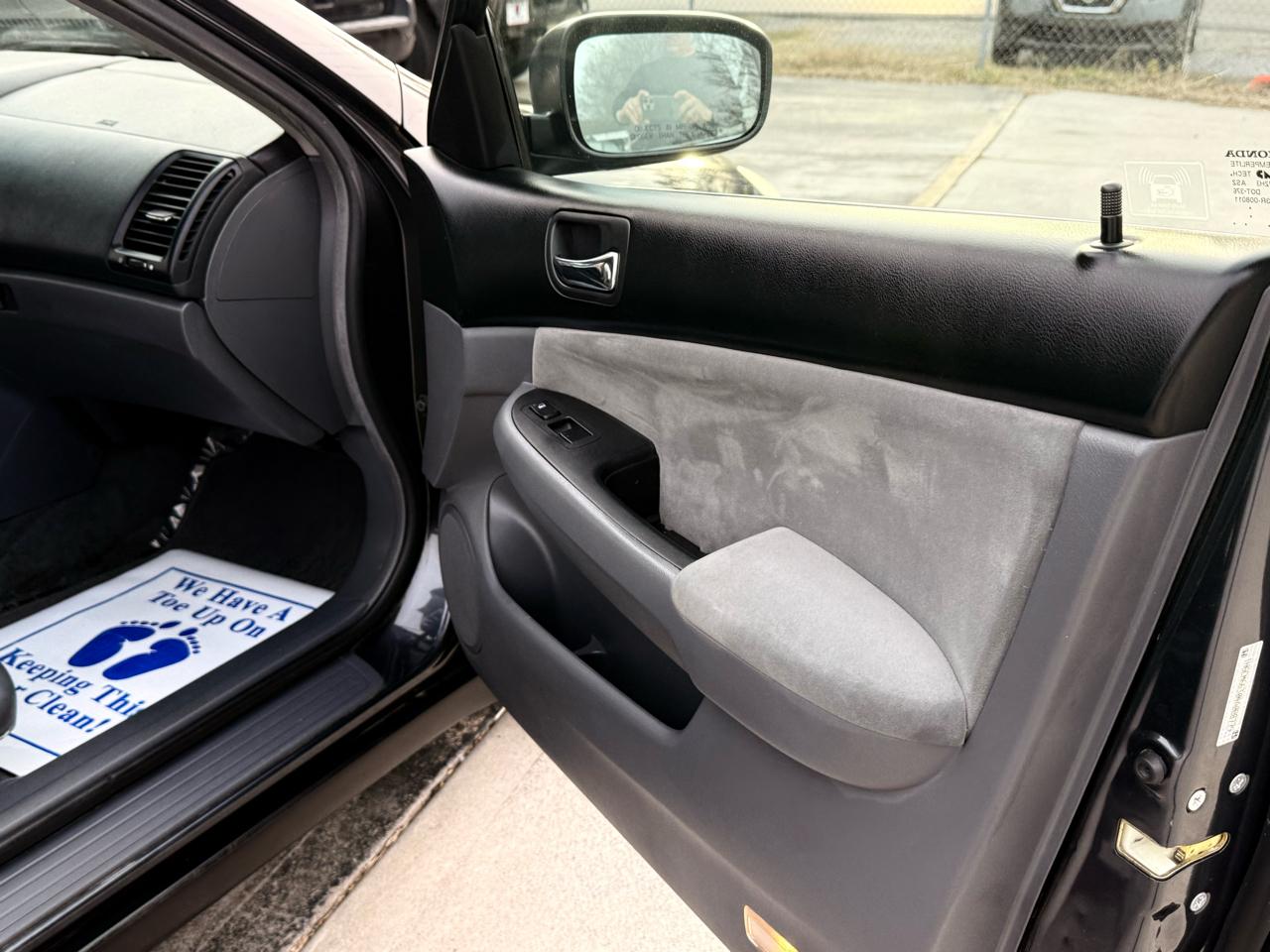 Honda Accord LX V-6 Sedan AT 2004