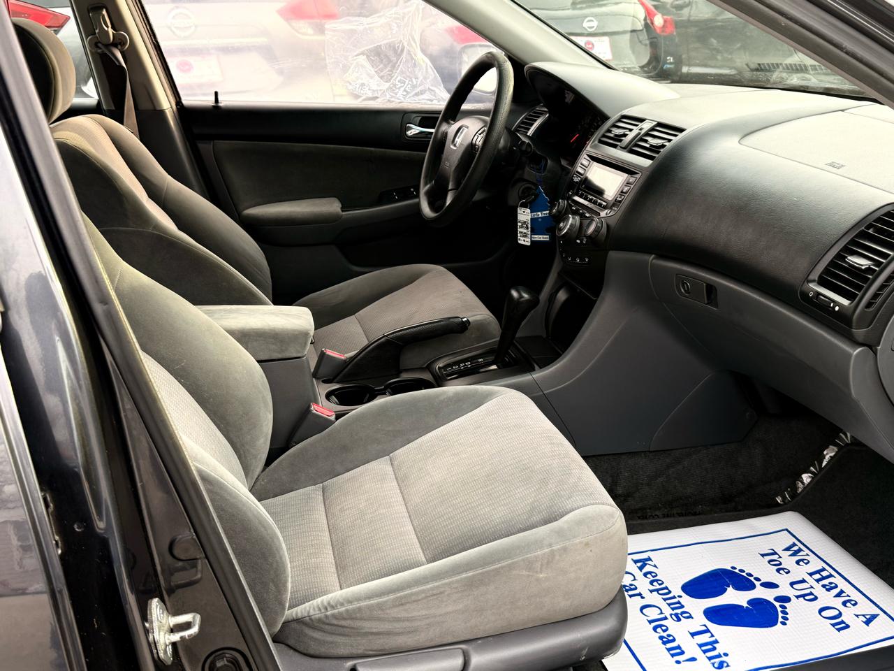 Honda Accord LX V-6 Sedan AT 2004