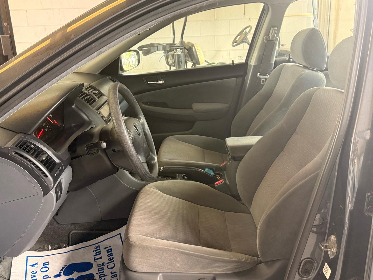 Honda Accord LX V-6 Sedan AT 2004