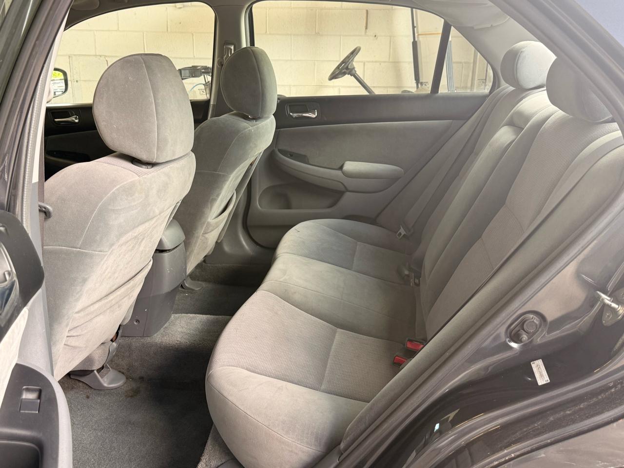 Honda Accord LX V-6 Sedan AT 2004