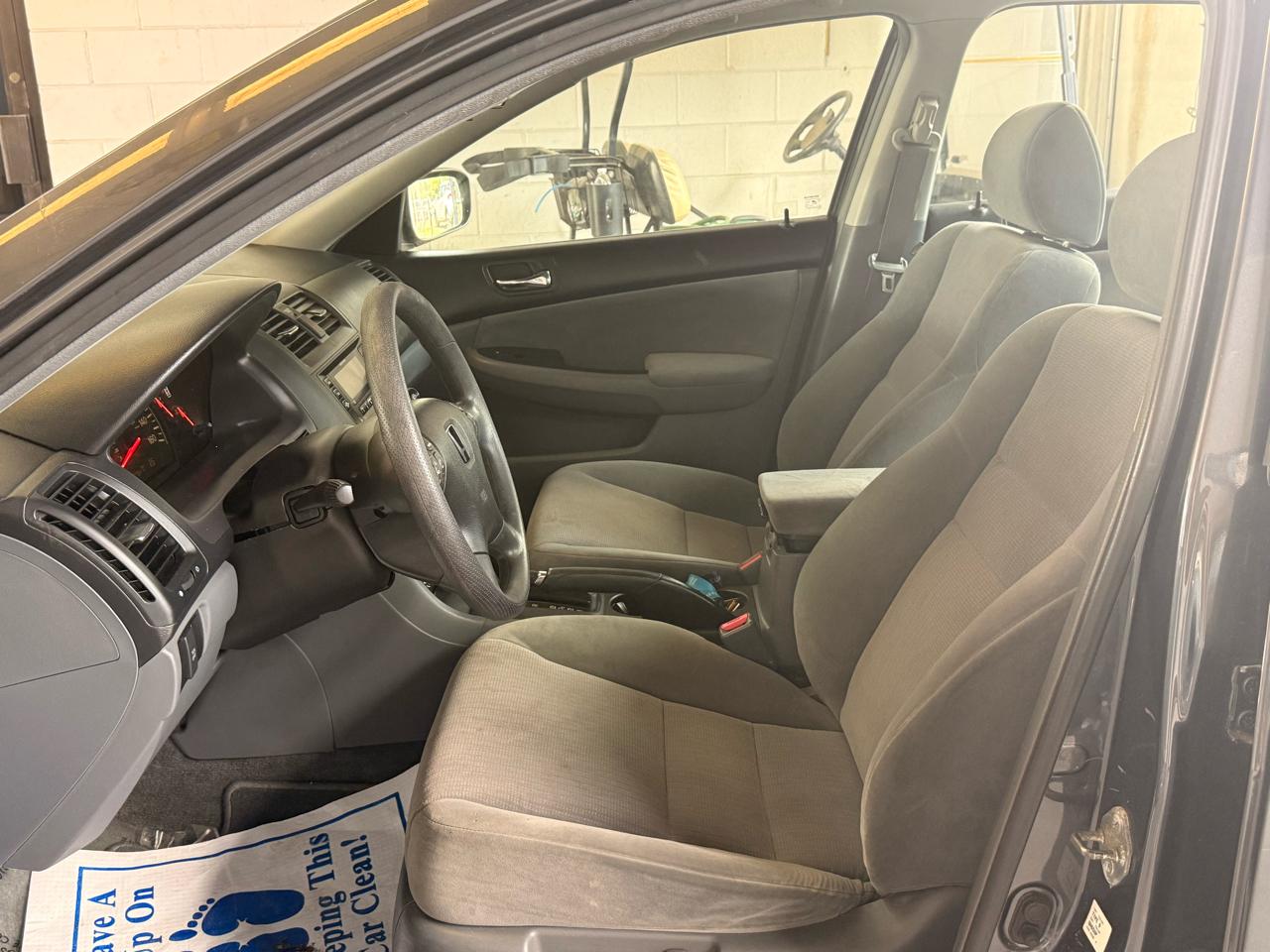 Honda Accord LX V-6 Sedan AT 2004