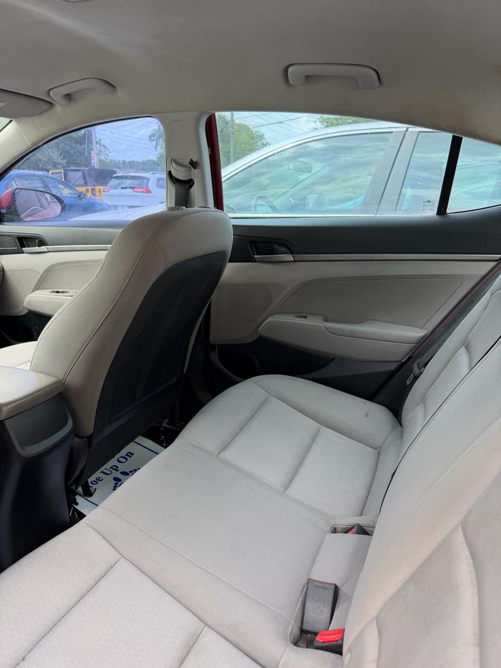 Hyundai Elantra SE 6AT 2018