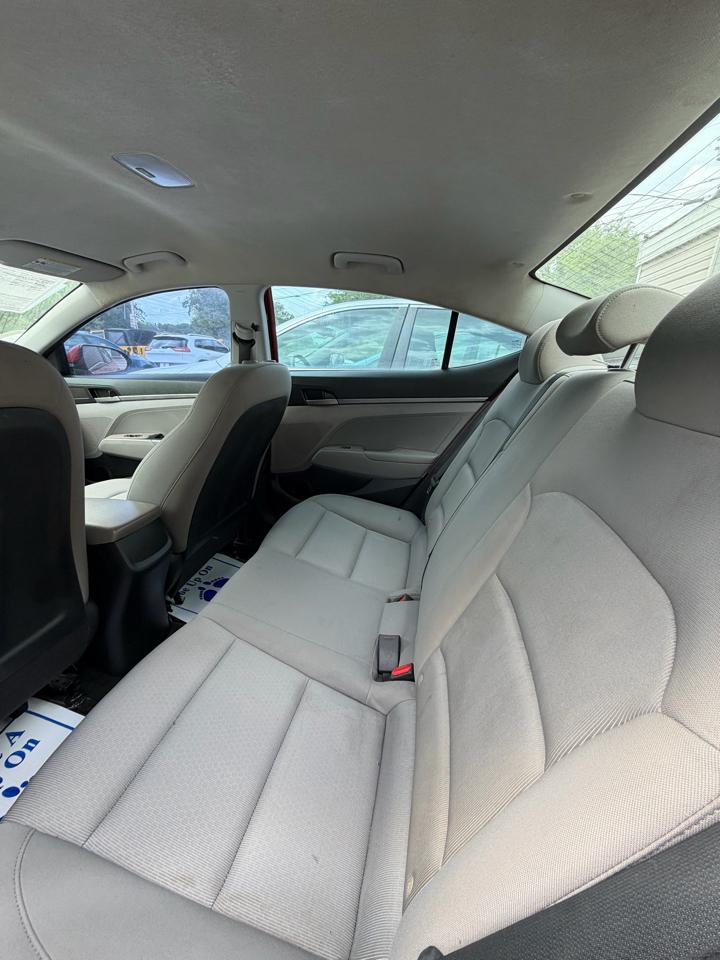 Hyundai Elantra SE 6AT 2018