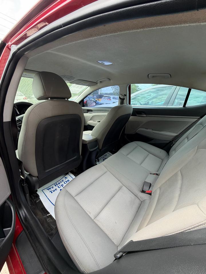 Hyundai Elantra SE 6AT 2018