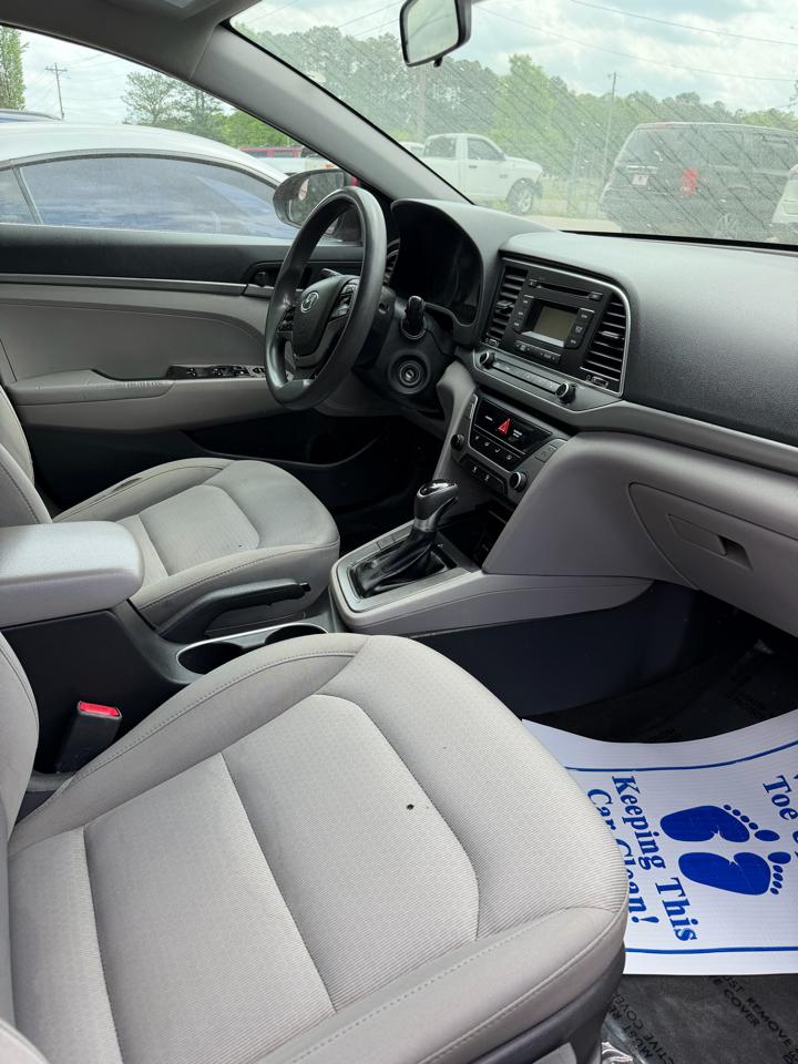 Hyundai Elantra SE 6AT 2018