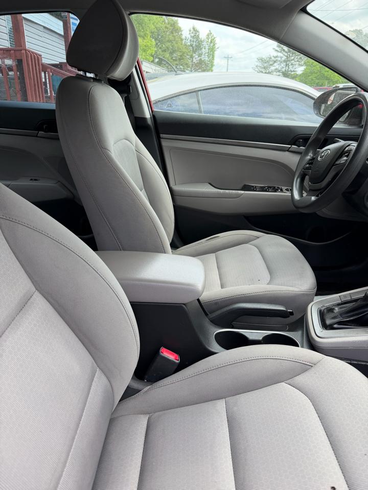 Hyundai Elantra SE 6AT 2018