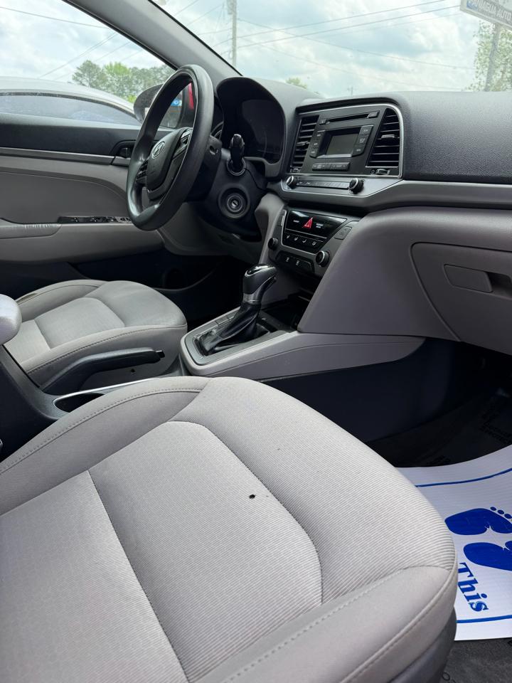 Hyundai Elantra SE 6AT 2018