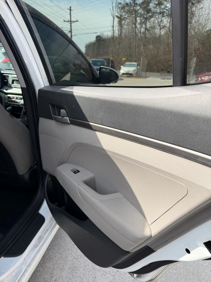 Hyundai Elantra SE 6AT 2017