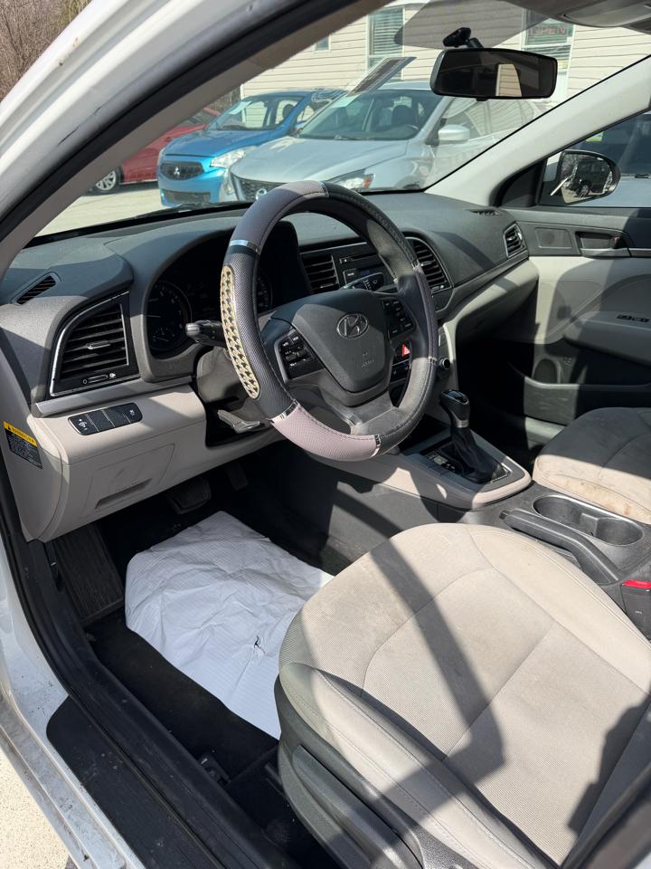 Hyundai Elantra SE 6AT 2017