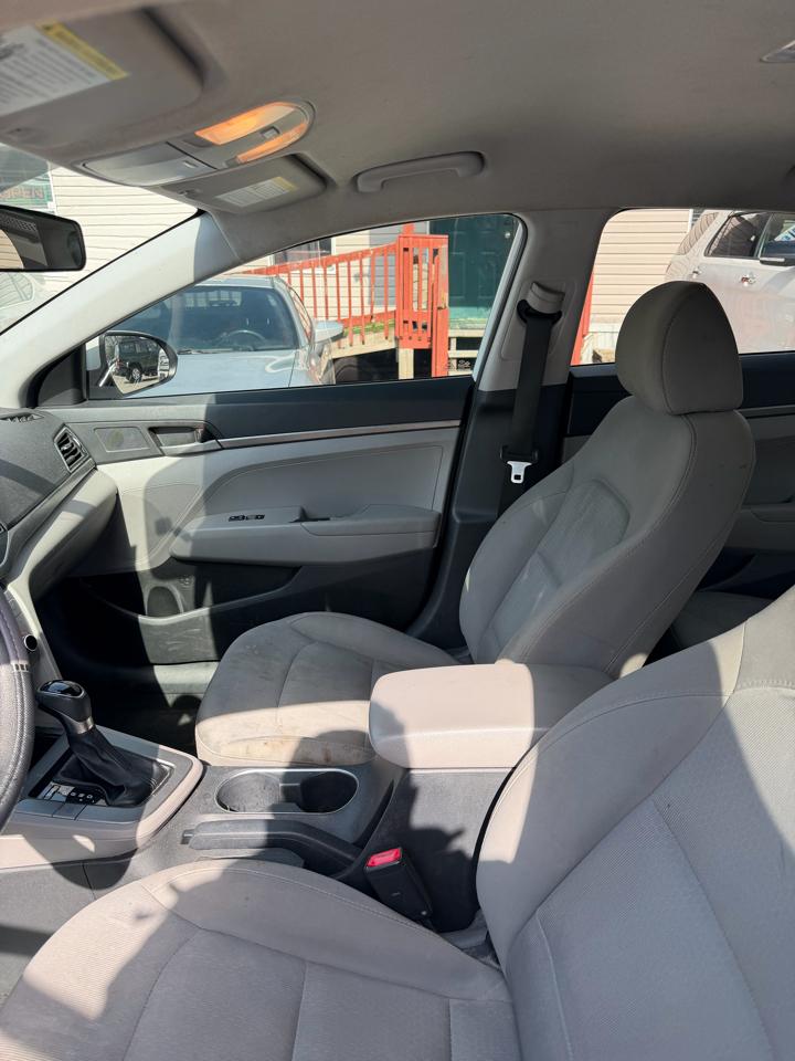 Hyundai Elantra SE 6AT 2017
