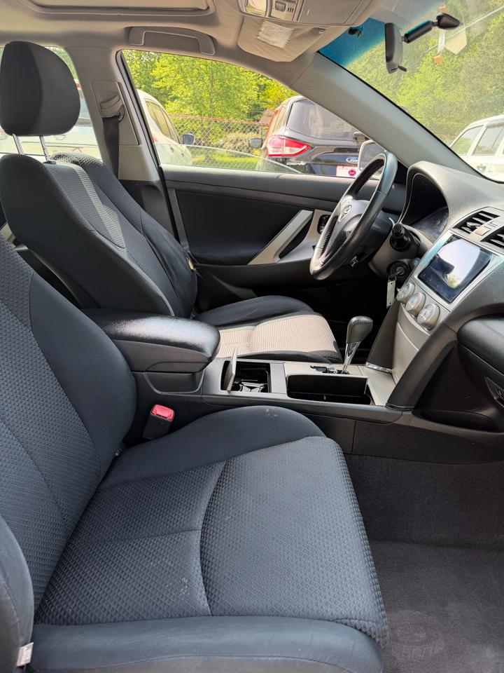 Toyota Camry Base 6-Spd AT 2011