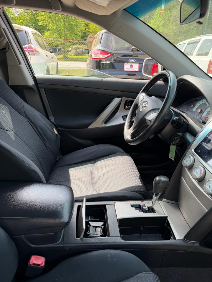 Toyota Camry Base 6-Spd AT 2011