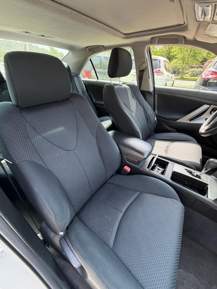 Toyota Camry Base 6-Spd AT 2011