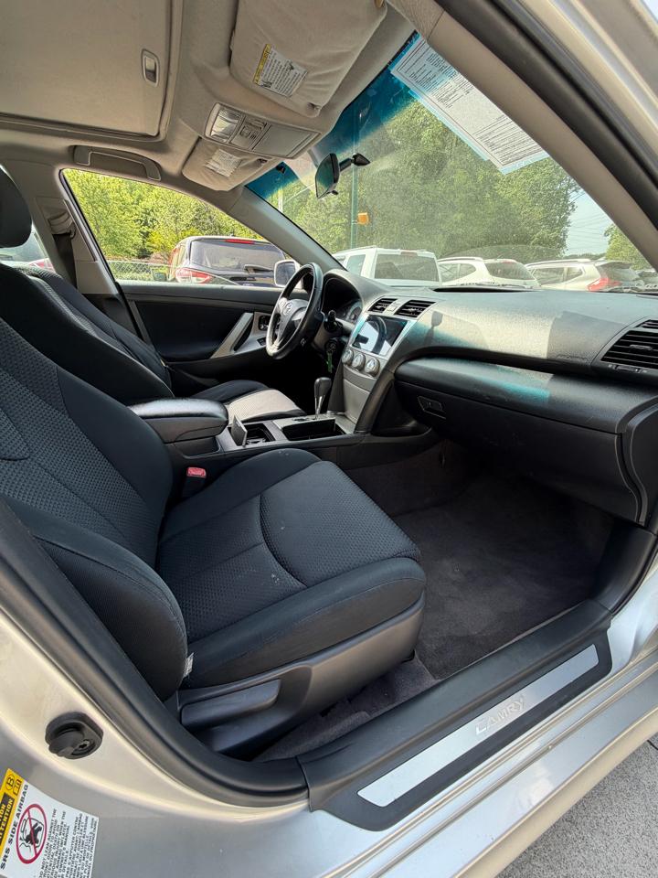 Toyota Camry Base 6-Spd AT 2011