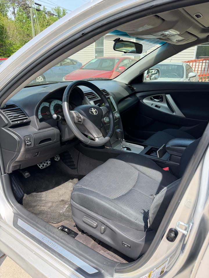 Toyota Camry Base 6-Spd AT 2011