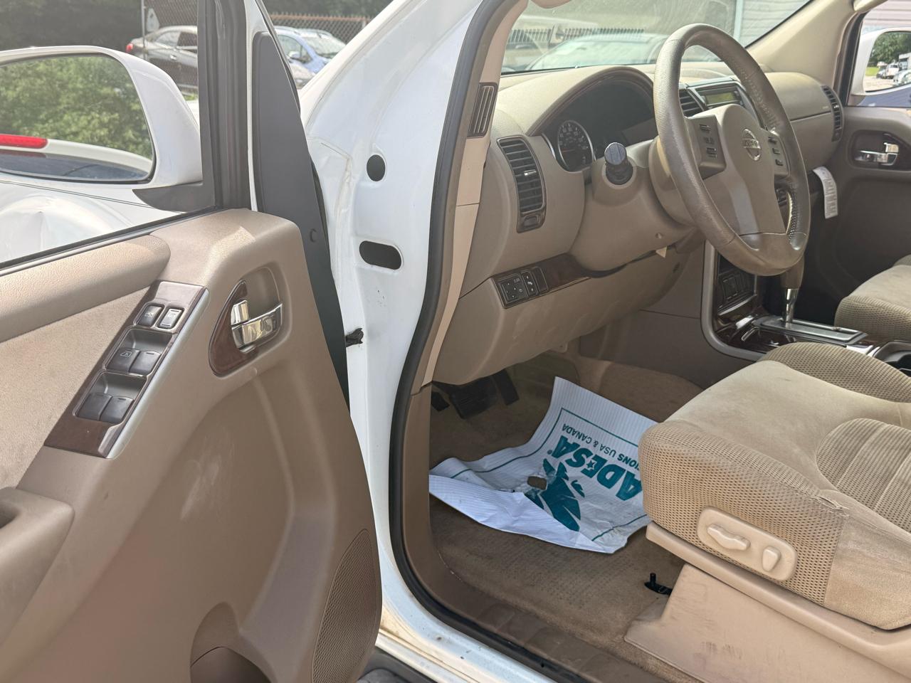 Nissan Pathfinder XE 2WD 2005