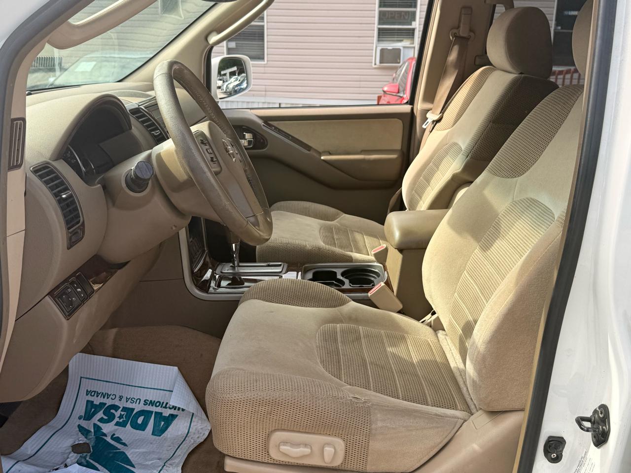 Nissan Pathfinder XE 2WD 2005
