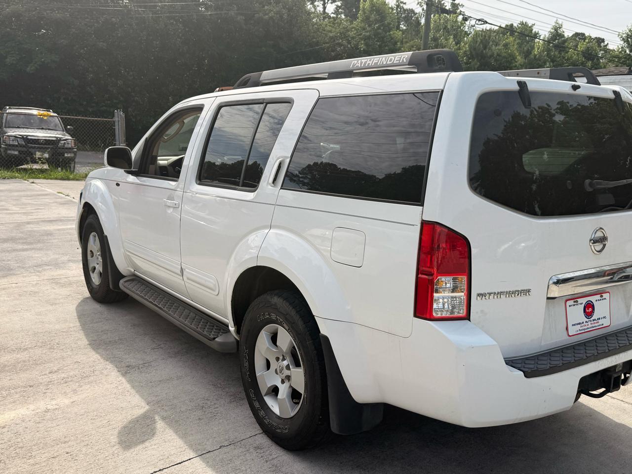 Nissan Pathfinder XE 2WD 2005
