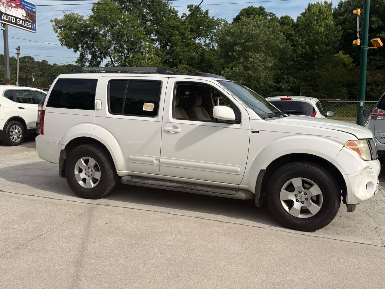 Nissan Pathfinder XE 2WD 2005