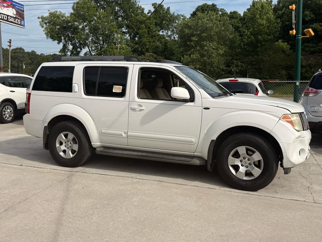 Nissan Pathfinder XE 2WD 2005