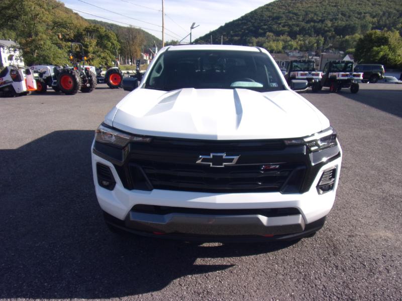 2023 Chevrolet Colorado Z71 photo 2