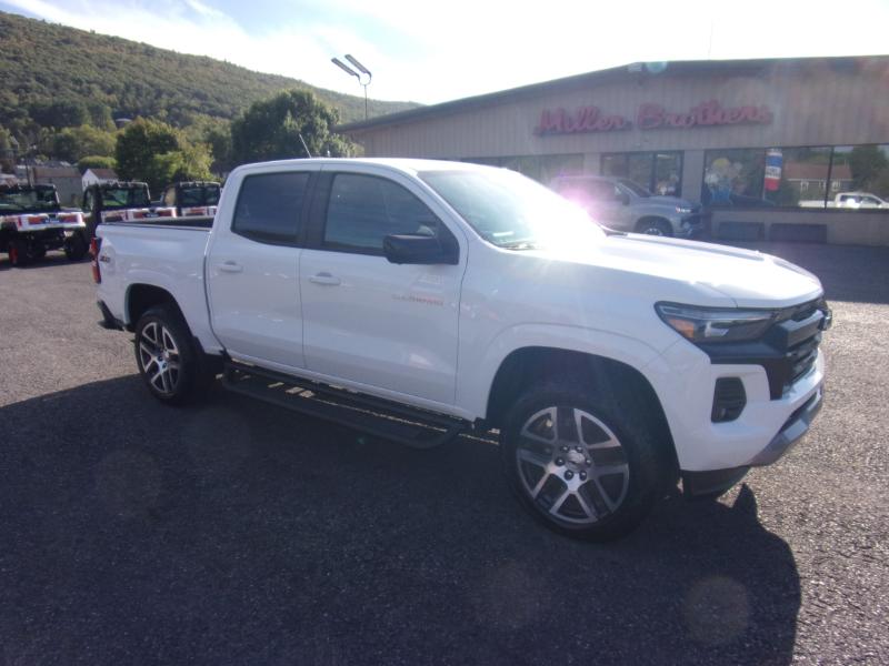 2023 Chevrolet Colorado Z71 photo 3